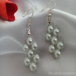 Eleganckie białe kolczyki perły.