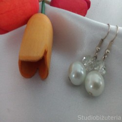 Kolczyki wiszące perły.