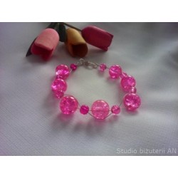 Elegancka bransoletka w kolorze różowym crackle.
